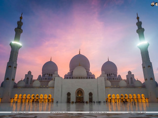 Large white building tall towers - a pink sky in the background free wallpaper