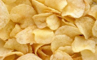 Potato chips table plate food - top of a table next free wallpaper