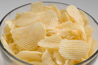 Bowl potato chips white table - a white table top free wallpaper