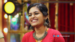 Woman smiling red top gold - a stage free wallpaper