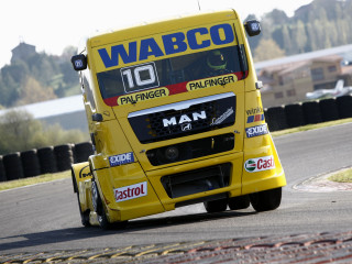 Yellow truck race track man - a yellow truck free wallpaper
