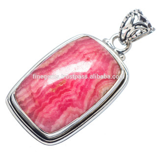 Pink stone pendant chain white - a chain free wallpaper for tablet