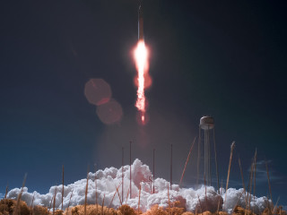 Rocket flying smoke tower background - a rocket free wallpaper for desktop