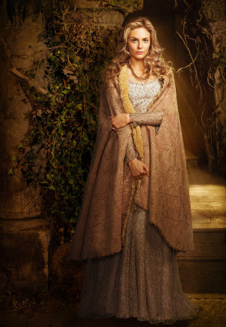 Woman dress cape ivy wall - a light shining free wallpaper for mobile