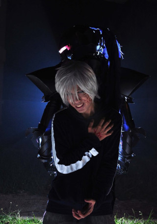 White hair hugging woman robot - daryush shokof free wallpaper for mobile