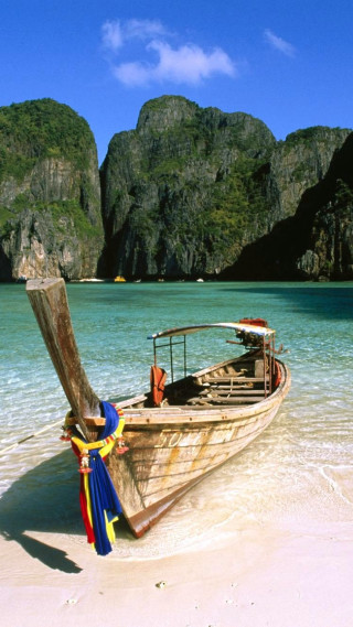 Boat beach mountain blue sky 7 - a boat free wallpaper for mobile