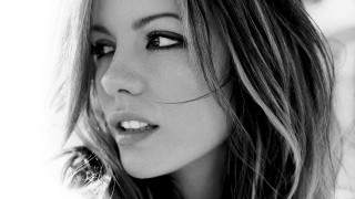 Woman long hair necklace serious 11 - the side with free wallpaper