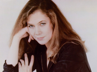 Woman long hair pose colorized - her chin free wallpaper