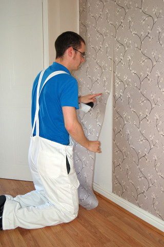 Man painting wall roller brush 4 - plasticien free wallpaper for mobile