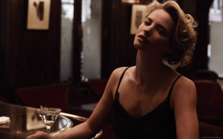 Woman sitting table glass wine 4 - a woman sitting free wallpaper