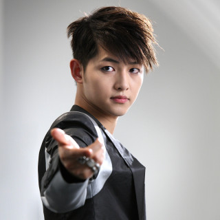 Man black shirt vest pointing - a finger free wallpaper for tablet