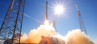 Rocket launch sunlight clouds sky - ue 5 free wallpaper