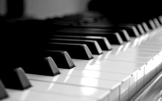 Piano keyboard black background white - cinematic composition free wallpaper for desktop