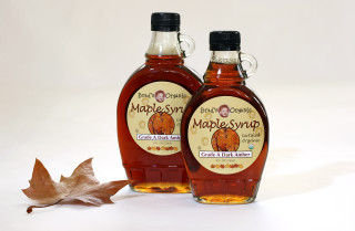 Maple syrup bottles leaf white - a leaf free wallpaper for desktop