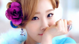 Woman flower hair ring finger - porcelain skin free wallpaper