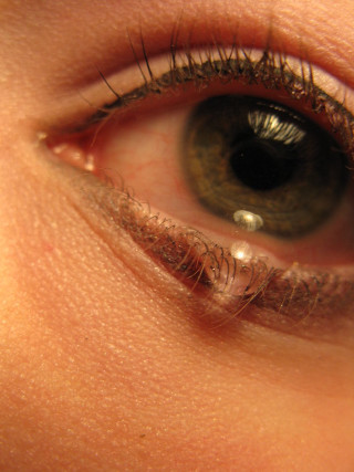 Close up teary eye eyeliner - free textures wallpaper for mobile