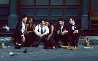 Group people bench pigeon building - a bench next free wallpaper