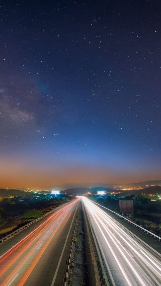 Highway traffic night sky stars - free sky wallpaper for mobile