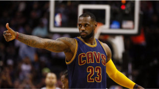 Bearded man jersey thumbs up - a thumb free wallpaper