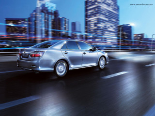 Silver car night city blur - alan sutherland free wallpaper