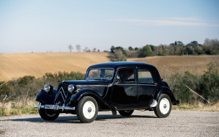 Old black car gravel road - vintage free wallpaper