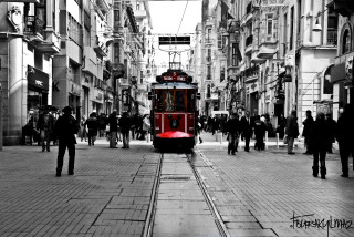 Trolley car crowded street city - a trolley car free wallpaper