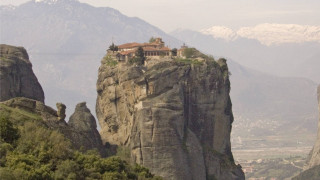 Mountain house snow capped background - a small house free wallpaper
