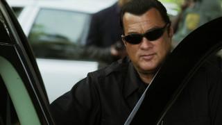 Man sunglasses getting out car - the distance free wallpaper