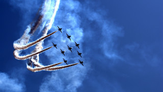 Planes formation flying smoke trails - formation in the sky free wallpaper