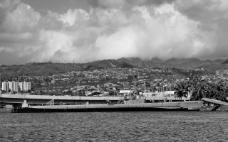 Large boat city cloudy sky - a large boat free wallpaper