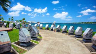 People rocks water sky background - panoramic free wallpaper