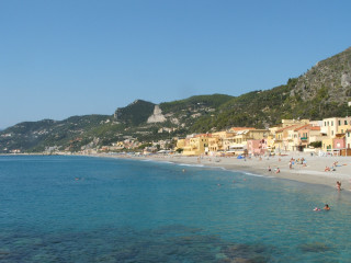 Beach hill houses water swimming - a hill in the distance free wallpaper