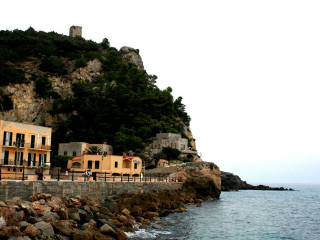 Rocky shore house cliff water - cagnaccio di san pietro free wallpaper