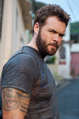 Bearded tattooed man portrait street - chippy free wallpaper for mobile