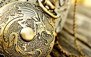 Gold pocket watch wooden surface - a key free wallpaper