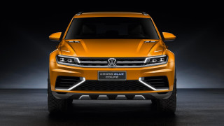 Yellow volkswagen suv dark room 2 - a black floor free wallpaper