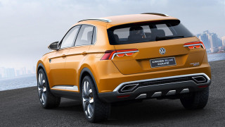 Yellow volkswagen suv beach ocean - a beach near the ocean free wallpaper for desktop