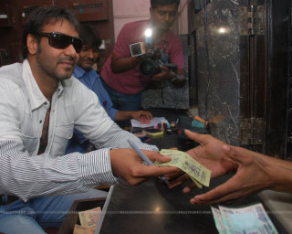 Man handing money room people - bikash bhattacharjee free wallpaper