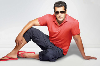 Man red shirt blue pants 3 - his foot free wallpaper