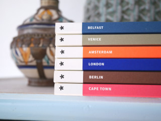 Stack of books table vase - blunt border free wallpaper for desktop