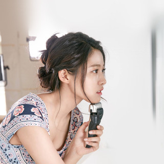 Woman holding hair dryer mirror - free light wallpaper for tablet