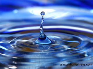 Water droplet blue background swirl - a water droplet free wallpaper