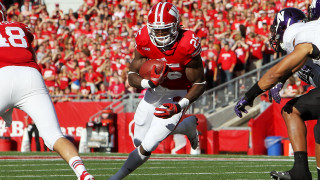 Football player running ball crowd 2 - the sideline free wallpaper