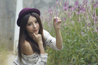 Woman hat posing picture field - chen lu free wallpaper