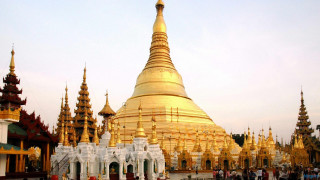 Golden white building spires people - ding yunpeng free wallpaper