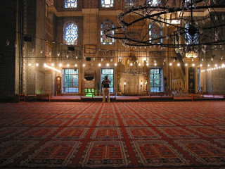 Large room chandelier carpet person - interior free wallpaper