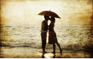 Couple kissing umbrella beach sunset 2 - the ocean in the background free wallpaper for desktop