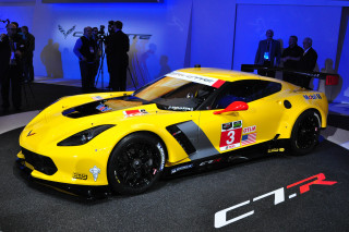 Yellow sports car show people - a blue background behind free wallpaper