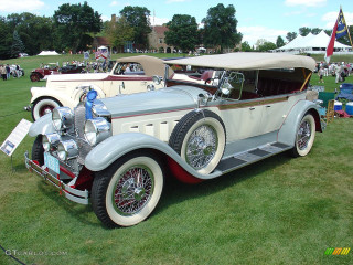 Vintage car grass field people - a grass field free wallpaper