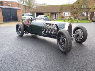 Green car parking lot building - a parking lot next free wallpaper